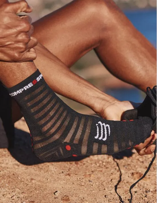 Compressport Unisex's Pro Racing Socks v4.0 Ultralight Run High - Black/Red